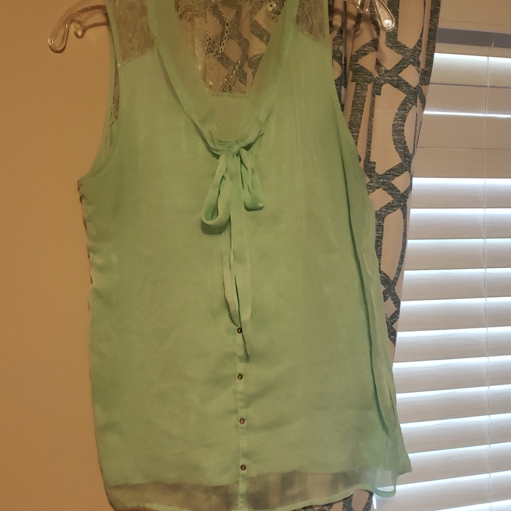 Work tank with bow and lacy back detail